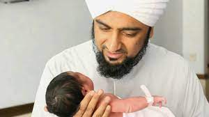 ما هو حكم الأذان في أذن المولود