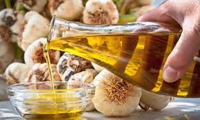 فوائد زيت الثوم للبشرة