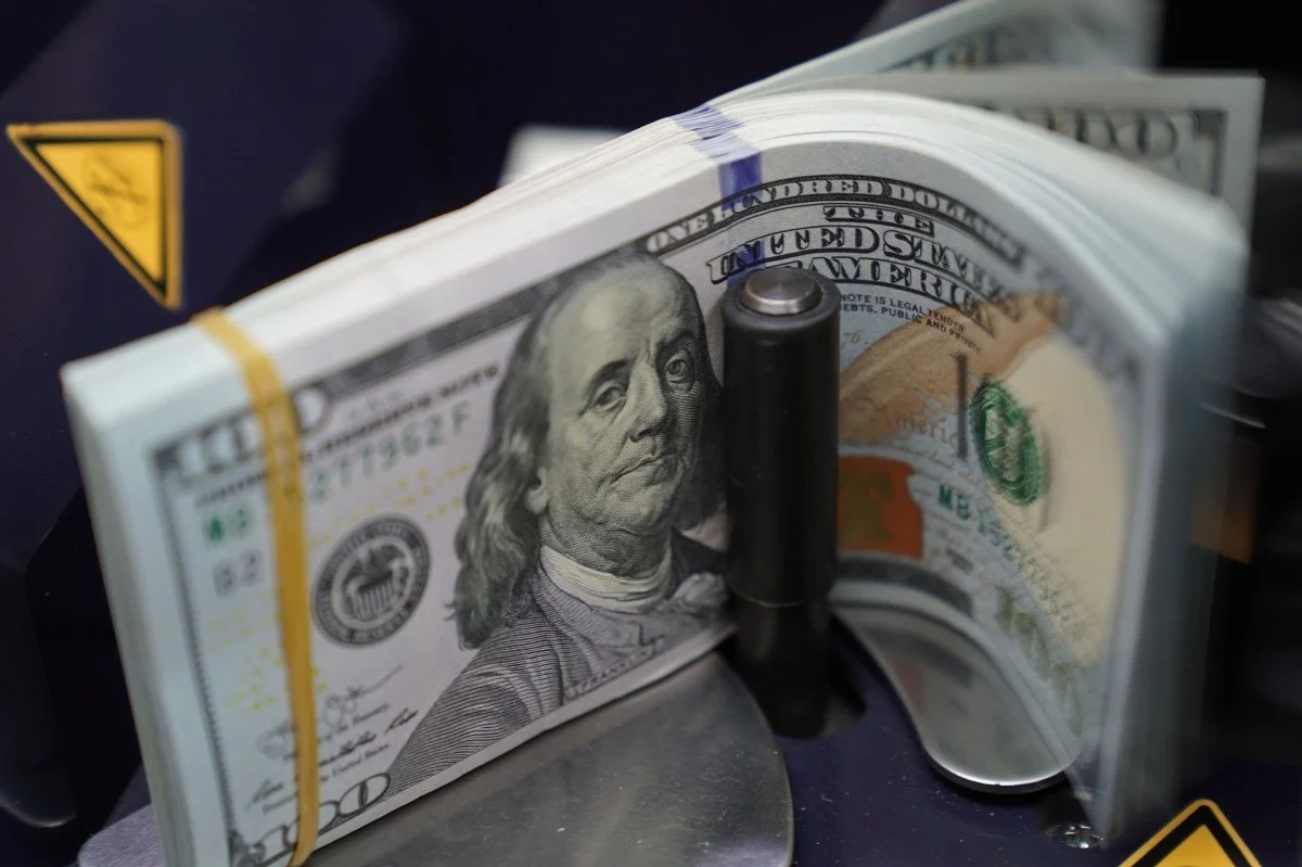 “هيزيد ولا هيقل” توقعات سعر الدولار في السوق السوداء | سعر الدولار مقابل الجنيه المصري في السوق السوداء اليوم