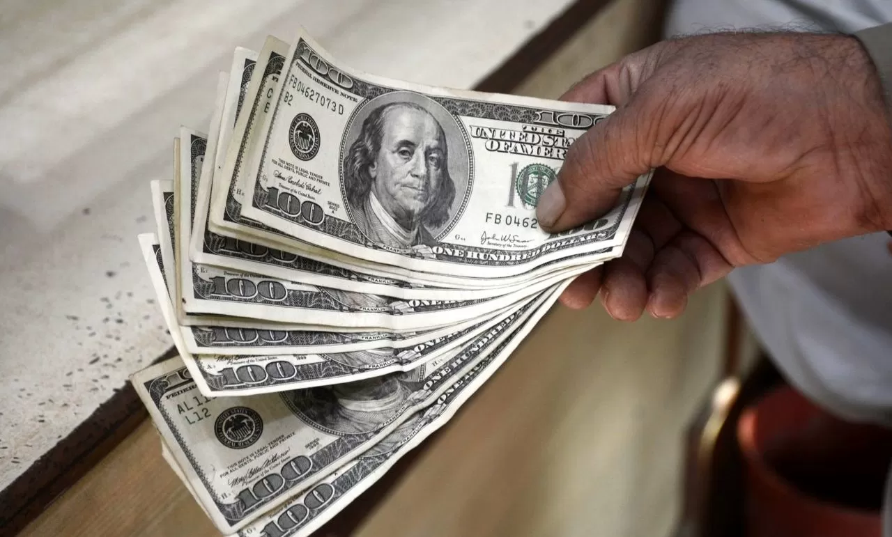“إرتباك الدولار” سعر الدولار الأن في السوق السوداء ليوم الثلاثاء 6 فبراير 2024