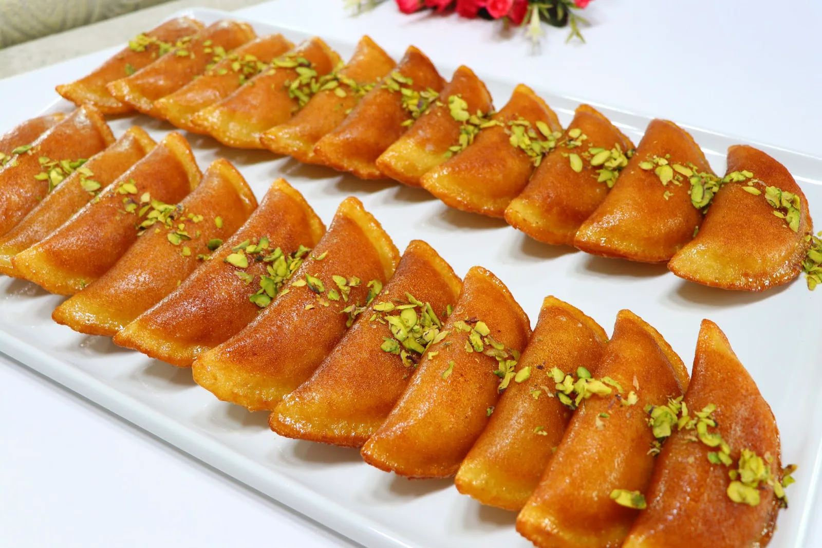 طريقة عمل عسل القطايف ومكونات عجينة القطايف فى رمضان