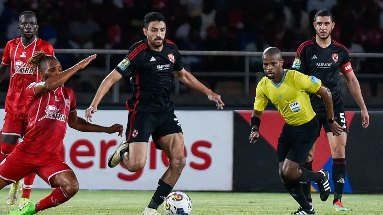“قمة الدورى تشتعل” موعد مباراة الاهلي القادمة والقنوات الناقلة أمام البنك الاهلي في الدورى الممتاز علي النايل سات بجودة عالية
