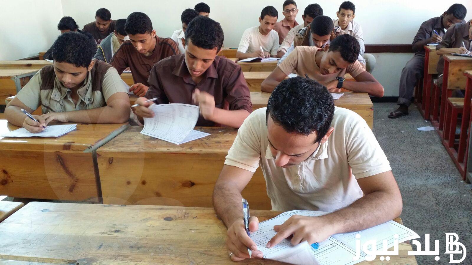 بالصور.. ضبط المراقب المسؤول عن تصوير أسئلة امتحان اللغة الإنجليزية للثانوية العامة 2024