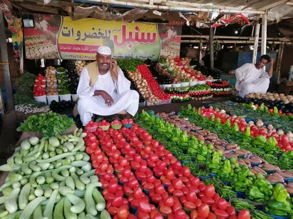 البطاطس وصلت لـ14 جنيه مصري.. سعر الخضار والفاكهة اليوم الأثنين 19/8/2024 في سوق العبور المصري