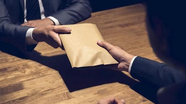 إحالة متهمي قضية رشوة الجمارك بالإسكندرية إلى القضاء العسكري وحبسهم 30 يوماً