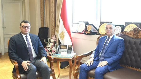 وزير الإسكان ومحافظ الإسماعيلية يتابعان ملفات العمل المشتركة